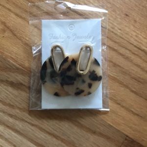 Cheetah statement earrings — Classic and modern!